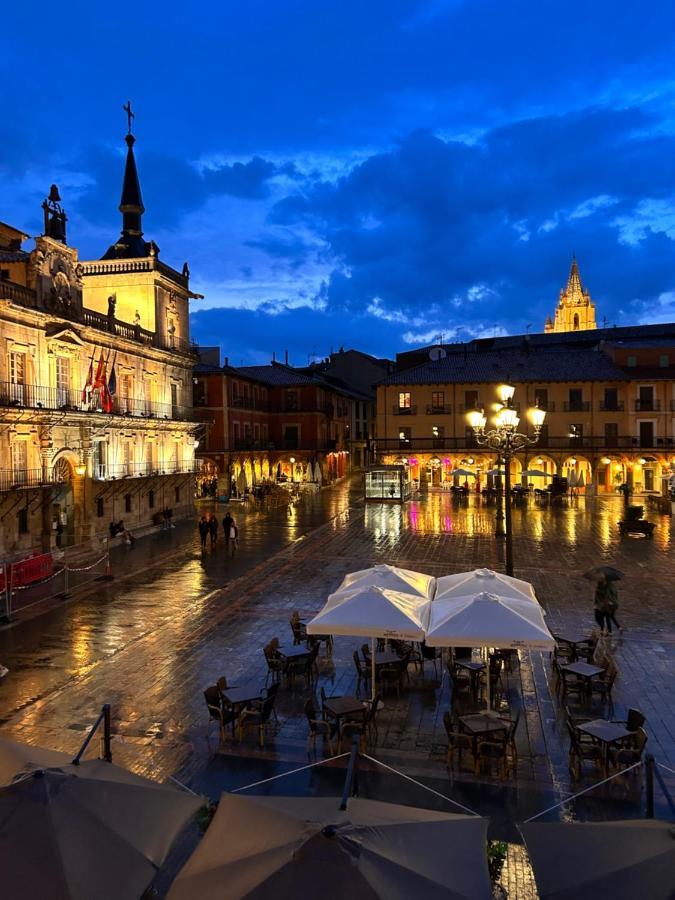 Plaza Mayor - Bohemia Leon